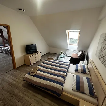 Penzion-hutira Relax Club בית הארחה 2*