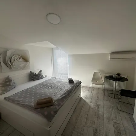 בית הארחה Penzion-hutira Relax Club 2*