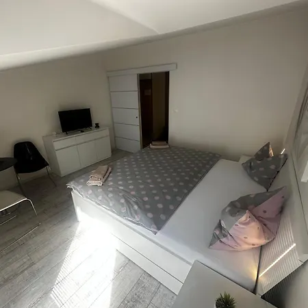 Penzion-hutira Relax Club בית הארחה Handlová