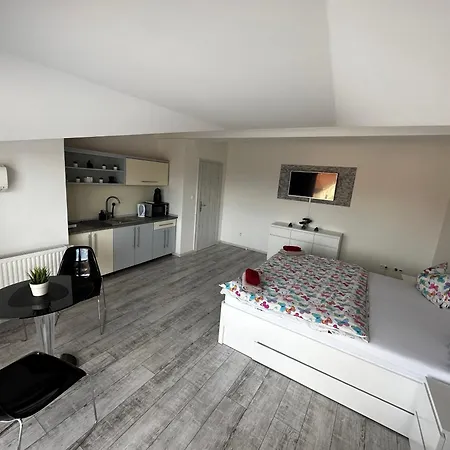 Penzion-hutira Relax Club בית הארחה